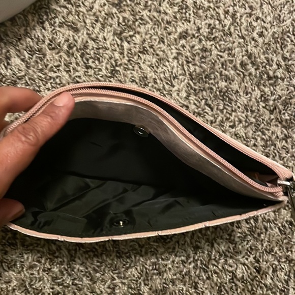 Guess pink wristlet - Picture 7 of 7